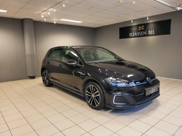 volkswagen-golf-plug-in-petrol-2019-big-11