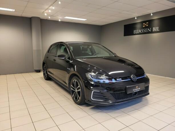 volkswagen-golf-plug-in-petrol-2019-big-10