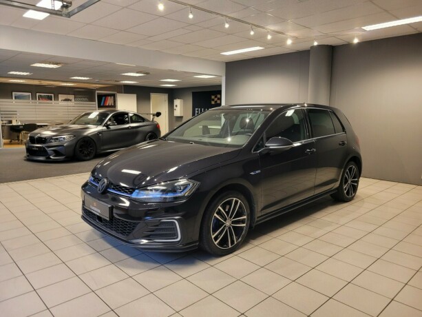 volkswagen-golf-plug-in-petrol-2019-big-7