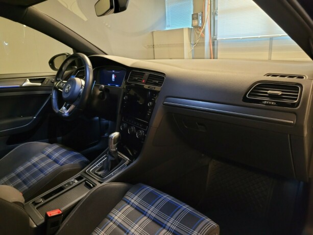 volkswagen-golf-plug-in-petrol-2019-big-14
