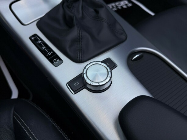 mercedes-benz-slk-bensin-2012-big-25