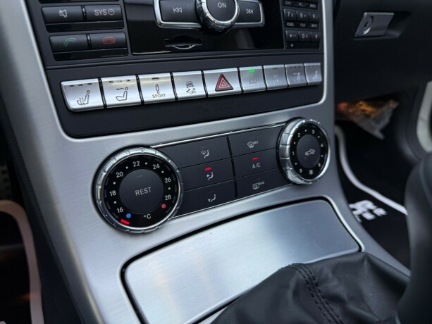 mercedes-benz-slk-bensin-2012-big-23