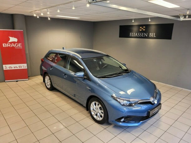 toyota-auris-elektrisitetbensin-2016-big-1