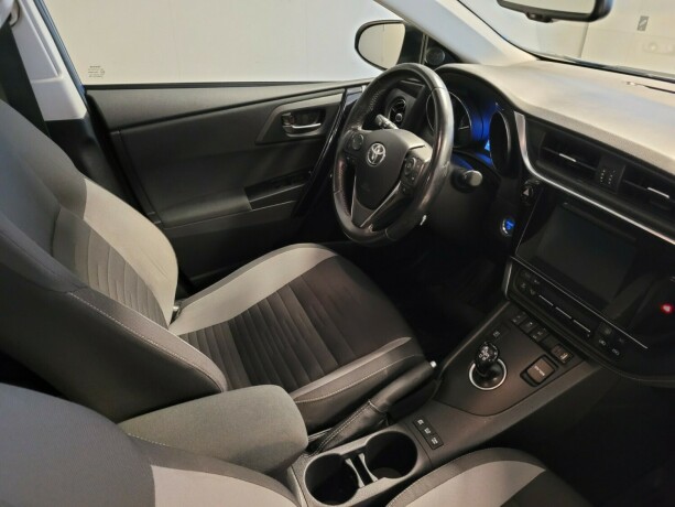toyota-auris-elektrisitetbensin-2016-big-14
