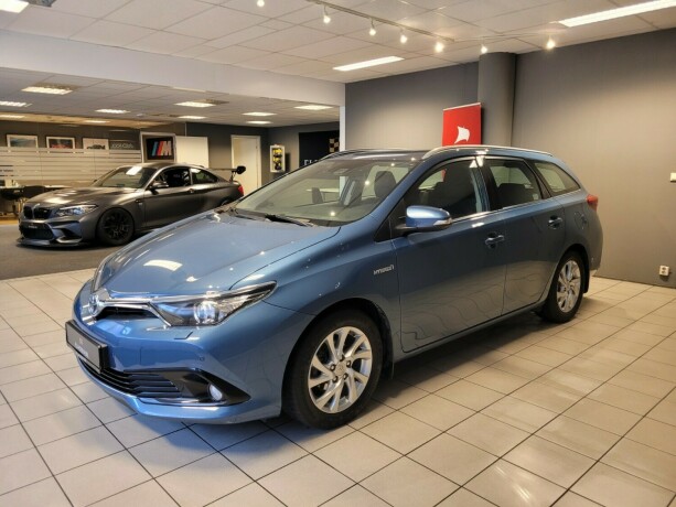 toyota-auris-elektrisitetbensin-2016-big-7