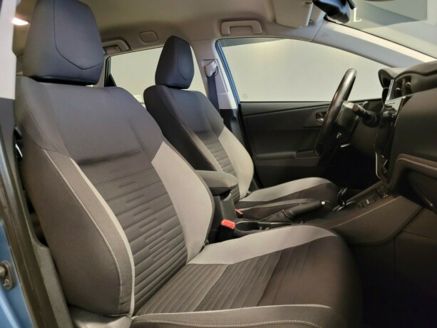 toyota-auris-elektrisitetbensin-2016-big-12
