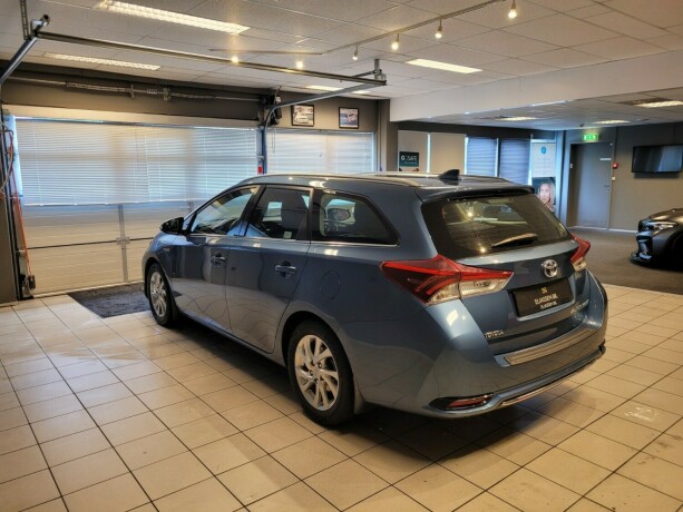 toyota-auris-elektrisitetbensin-2016-big-6