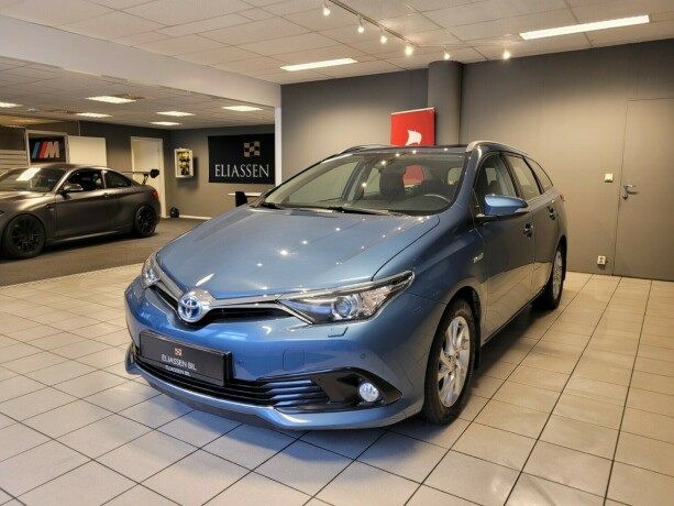 toyota-auris-elektrisitetbensin-2016-big-8