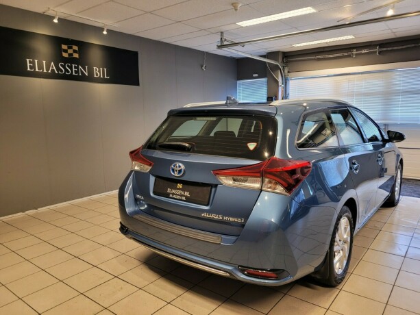 toyota-auris-elektrisitetbensin-2016-big-5