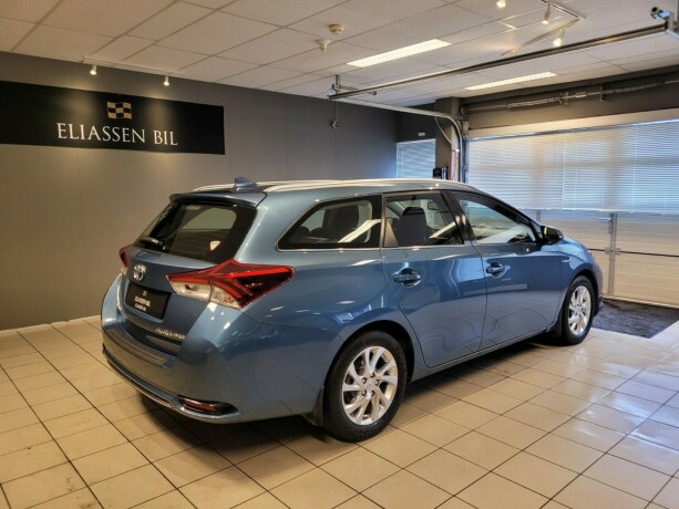 toyota-auris-elektrisitetbensin-2016-big-4