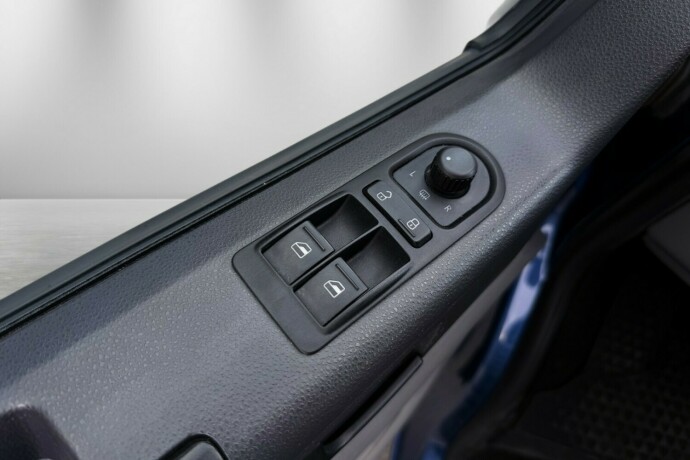 volkswagen-transporter-diesel-2013-big-14