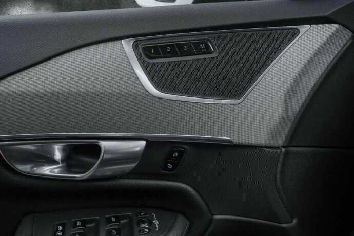 volvo-xc-90-plug-in-petrol-2018-big-15