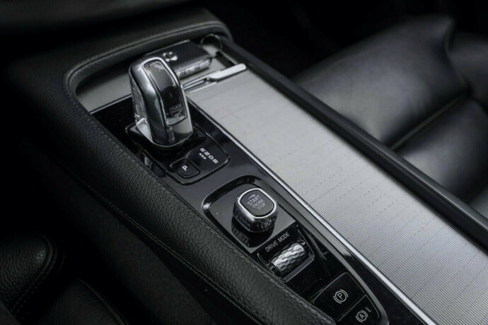volvo-xc-90-plug-in-petrol-2018-big-12