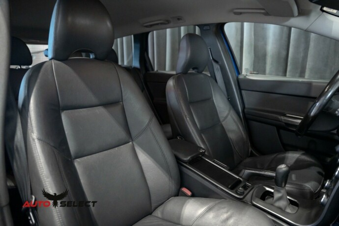 volvo-v50-diesel-2009-big-16
