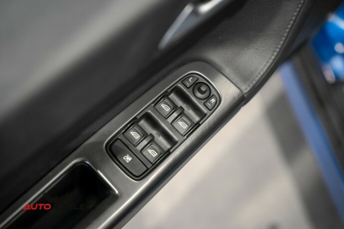 volvo-v50-diesel-2009-big-18