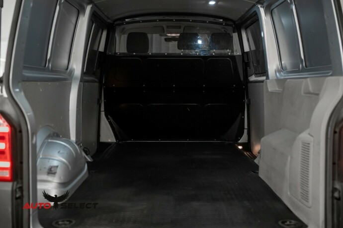 volkswagen-transporter-diesel-2019-big-11