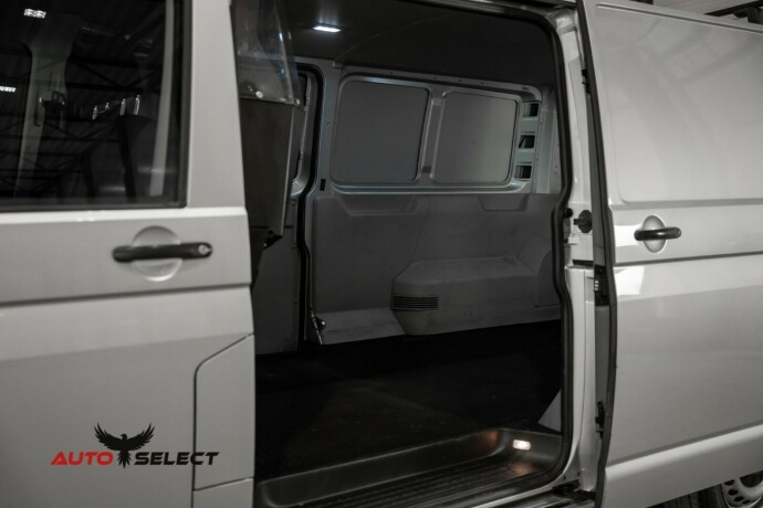 volkswagen-transporter-diesel-2019-big-8