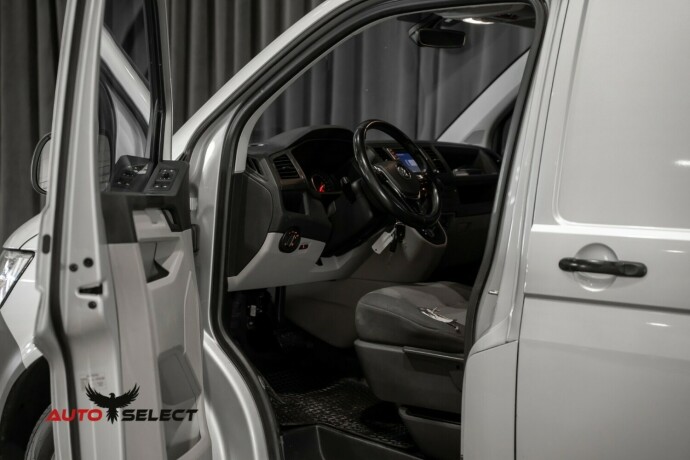 volkswagen-transporter-diesel-2019-big-18