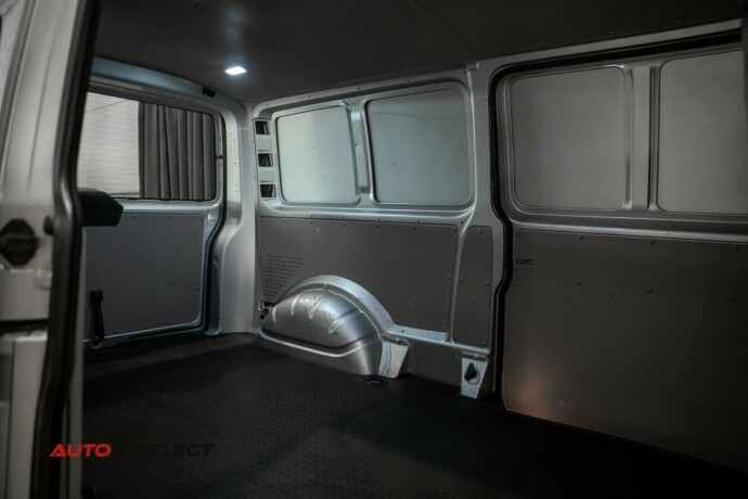 volkswagen-transporter-diesel-2019-big-15
