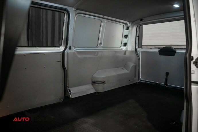volkswagen-transporter-diesel-2019-big-9