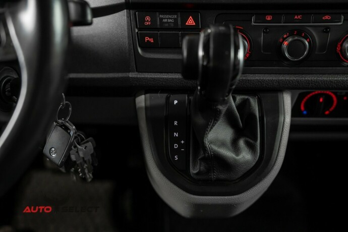 volkswagen-transporter-diesel-2019-big-29