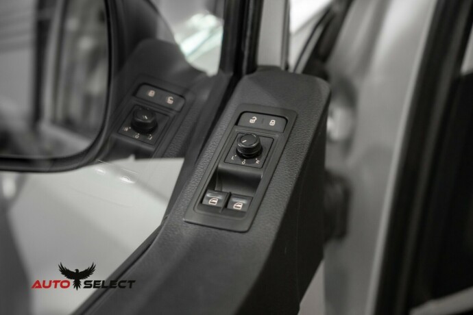 volkswagen-transporter-diesel-2019-big-19