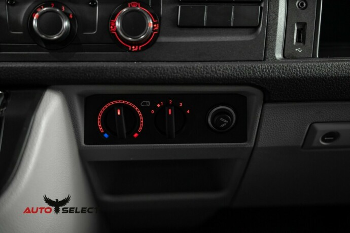 volkswagen-transporter-diesel-2019-big-30