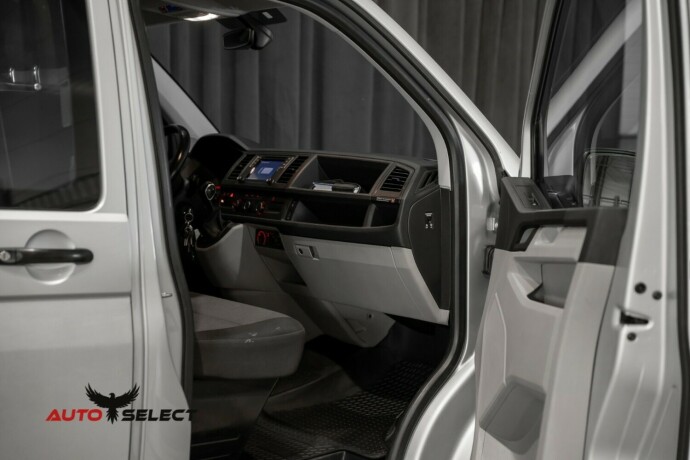 volkswagen-transporter-diesel-2019-big-16