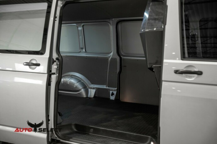 volkswagen-transporter-diesel-2019-big-14