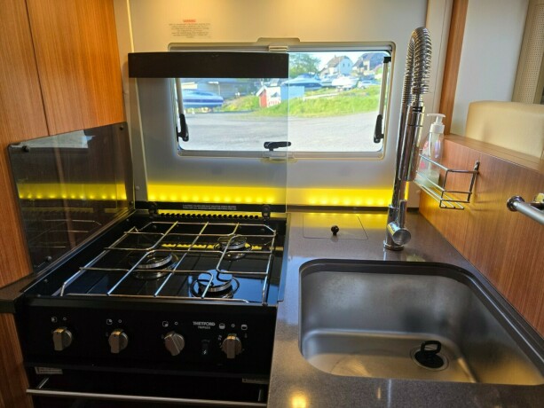 adria-sonic-1700sc-diesel-2014-big-28