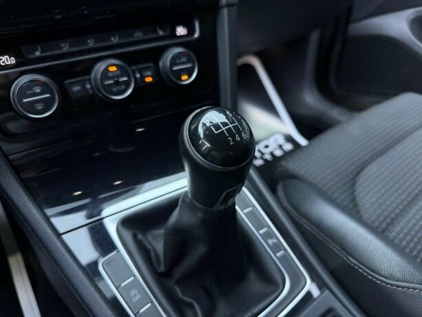volkswagen-golf-bensin-2014-big-21