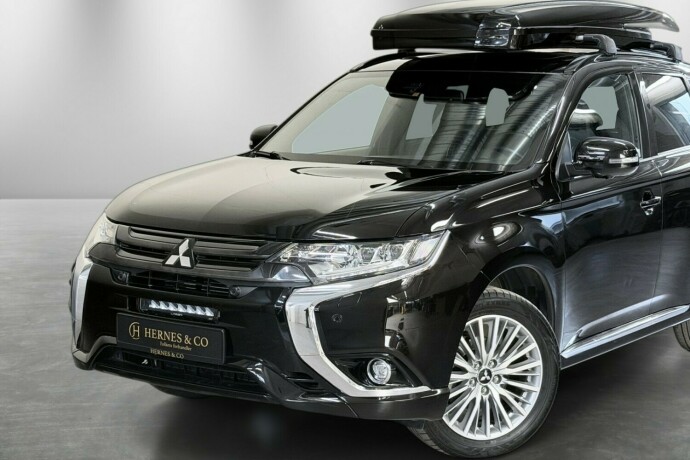 mitsubishi-outlander-elektrisitetbensin-2018-big-1