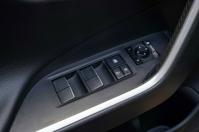 toyota-rav4-elektrisitetbensin-2019-big-27