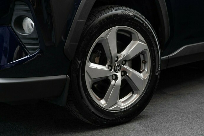 toyota-rav4-elektrisitetbensin-2019-big-3