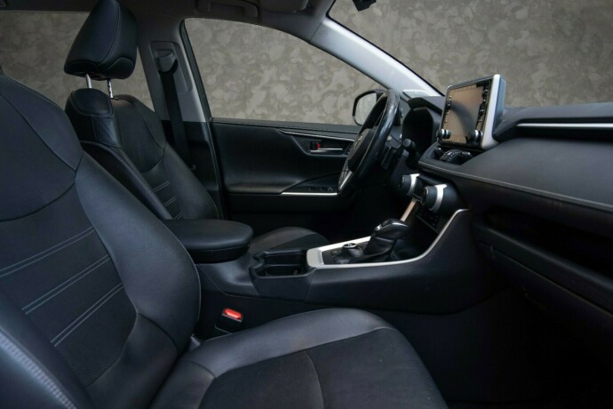 toyota-rav4-elektrisitetbensin-2019-big-35