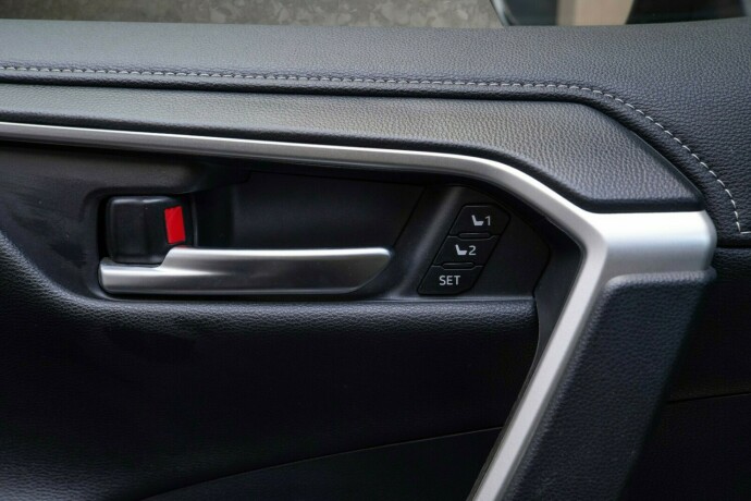 toyota-rav4-elektrisitetbensin-2019-big-26