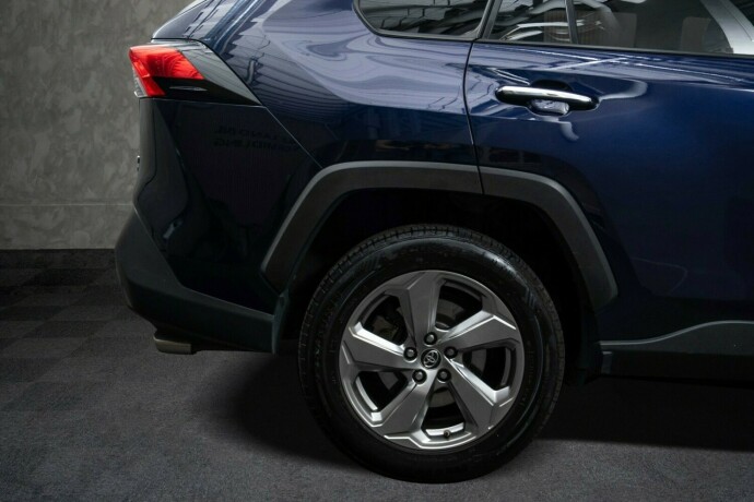 toyota-rav4-elektrisitetbensin-2019-big-8