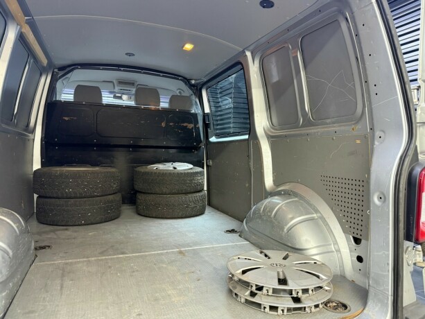 volkswagen-transporter-diesel-2013-big-24