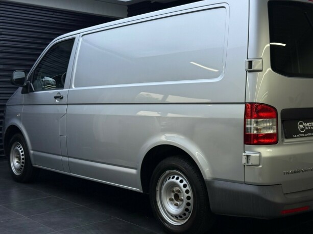 volkswagen-transporter-diesel-2013-big-8