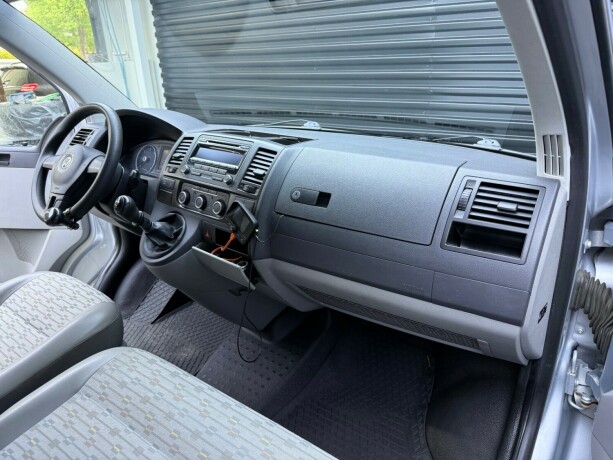 volkswagen-transporter-diesel-2013-big-11