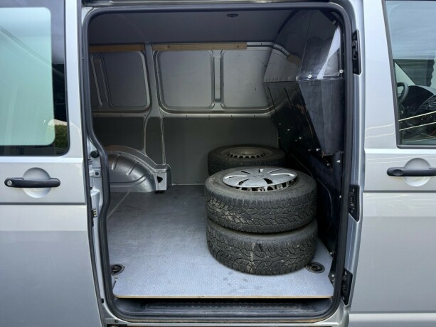 volkswagen-transporter-diesel-2013-big-22