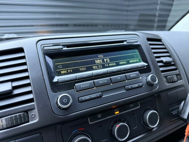 volkswagen-transporter-diesel-2013-big-15