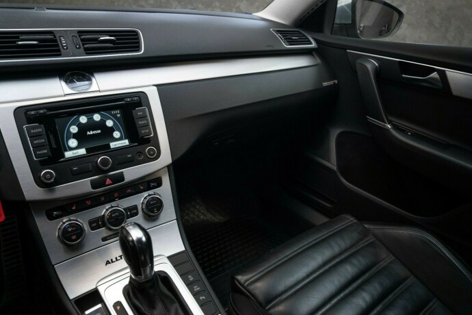 volkswagen-passat-alltrack-diesel-2012-big-14