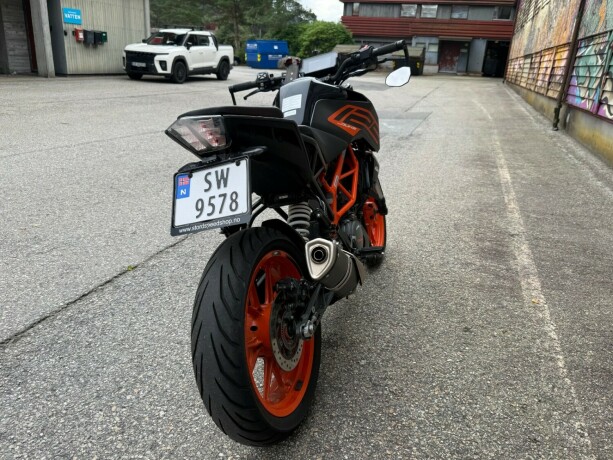 ktm-125-duke-bensin-2023-big-9