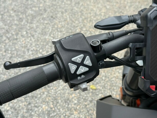ktm-125-duke-bensin-2023-big-14