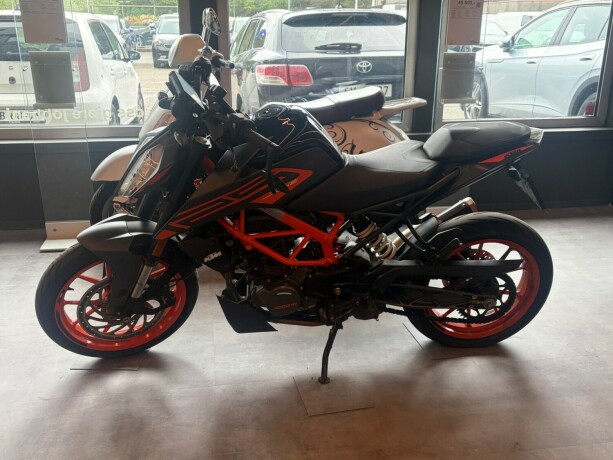 ktm-125-duke-bensin-2023-big-0