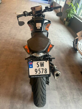 ktm-125-duke-bensin-2023-big-4