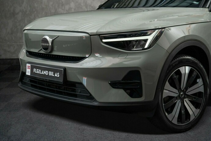 volvo-xc-40-elektrisitet-2023-big-2