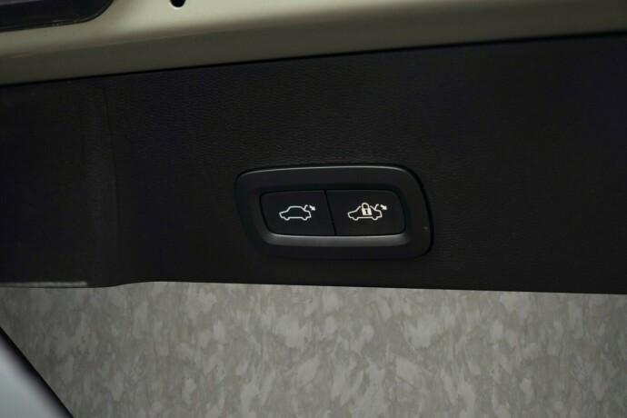 volvo-xc-40-elektrisitet-2023-big-31
