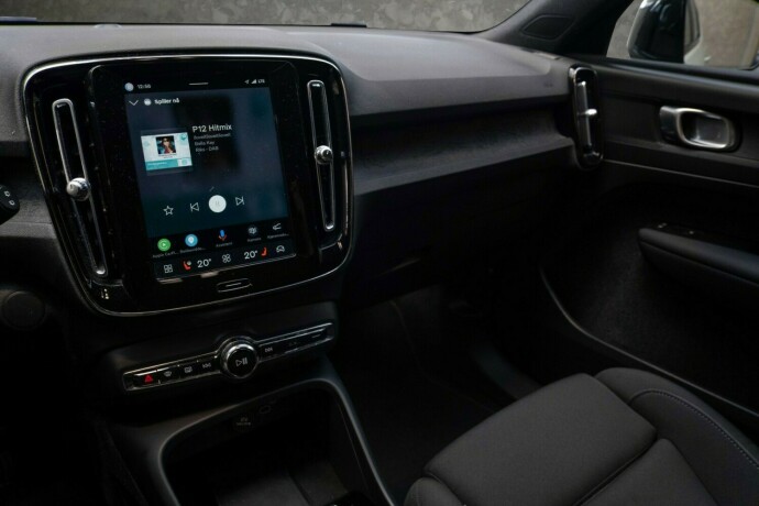 volvo-xc-40-elektrisitet-2023-big-16